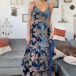 Lulu’s Velvet Floral Dress